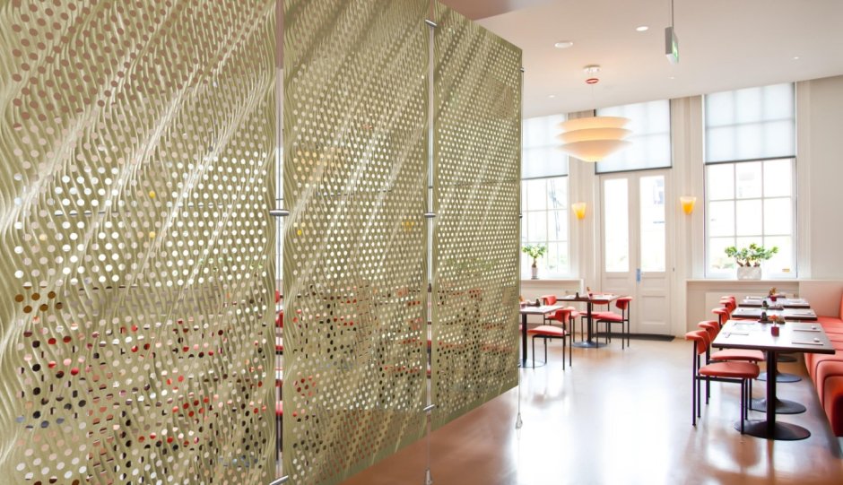 Перегородка из перфорированного металла