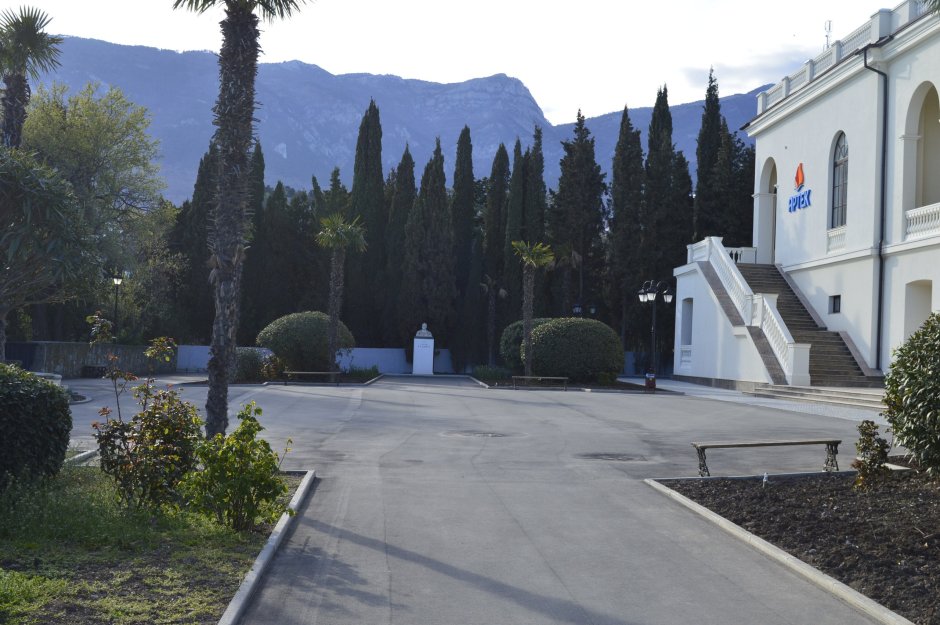 Лагерь Лазурный Артек белая дача