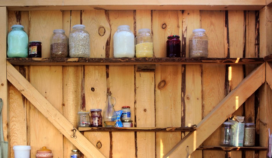 Стеллажи в сарае
