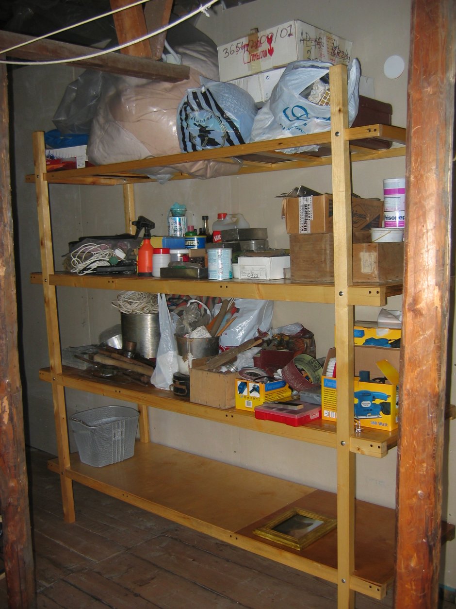 Стеллажи в сарае