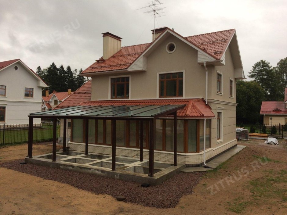 Веранда с трехскатной крышей