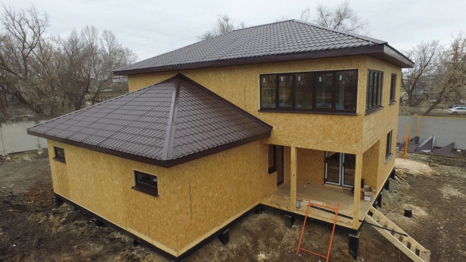 Трёхскатная крыша пристройки