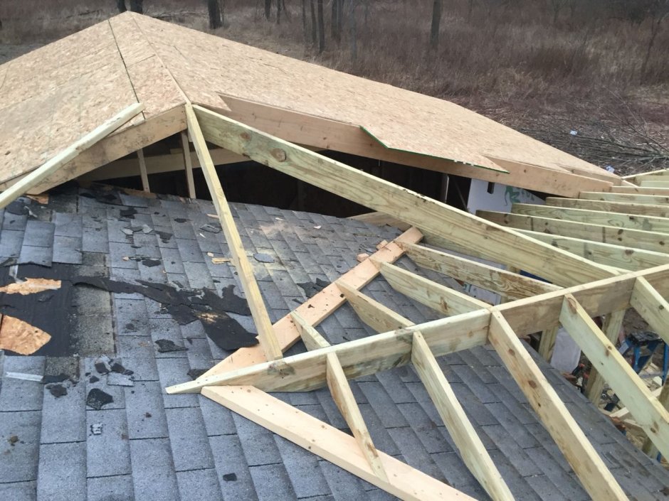 Вальмовая крыша с пристройкой