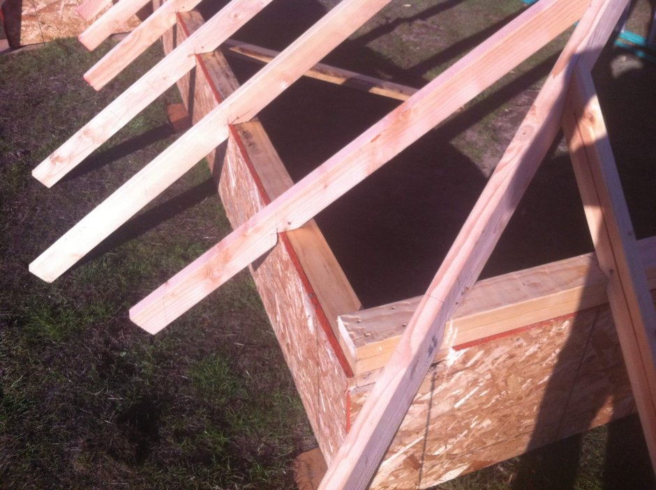 Стропильная система трехскатной кровли