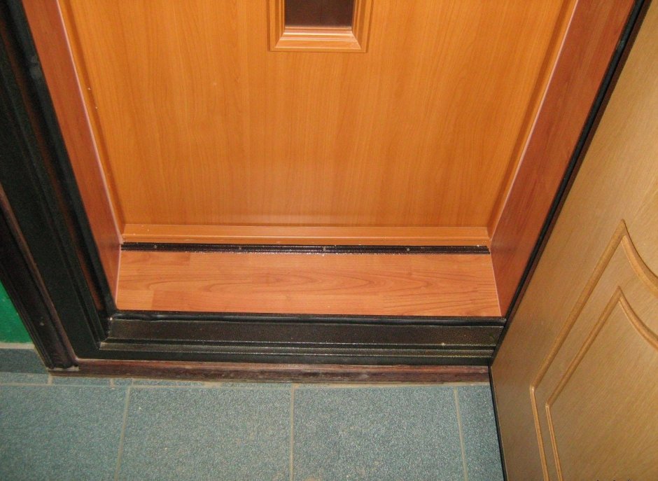 Откосы входной двери с порогом