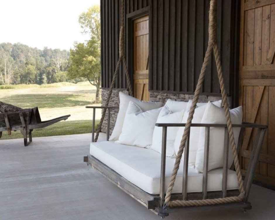 Деревянные качели в скандинавском стиле