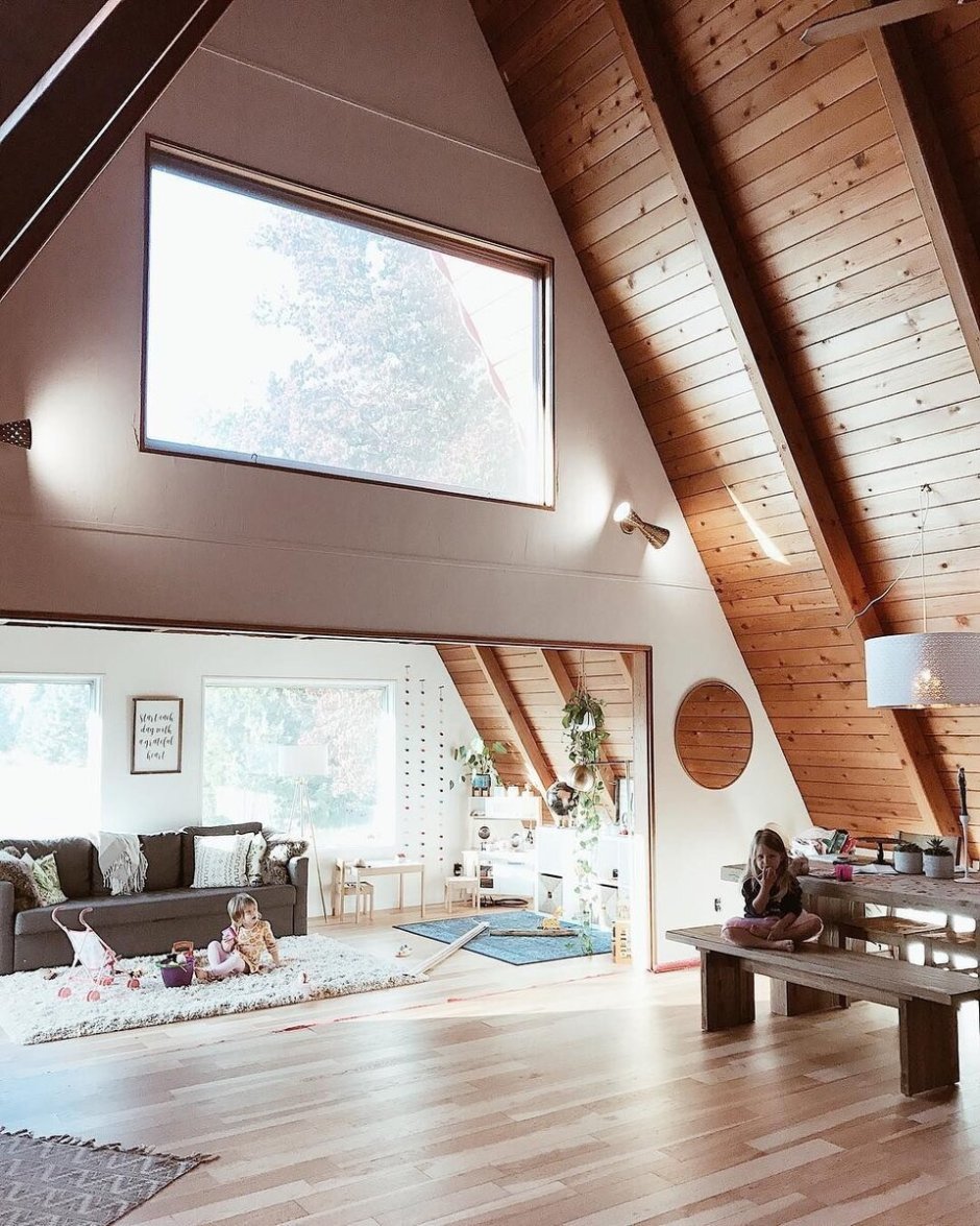 Треугольный дом интерьер