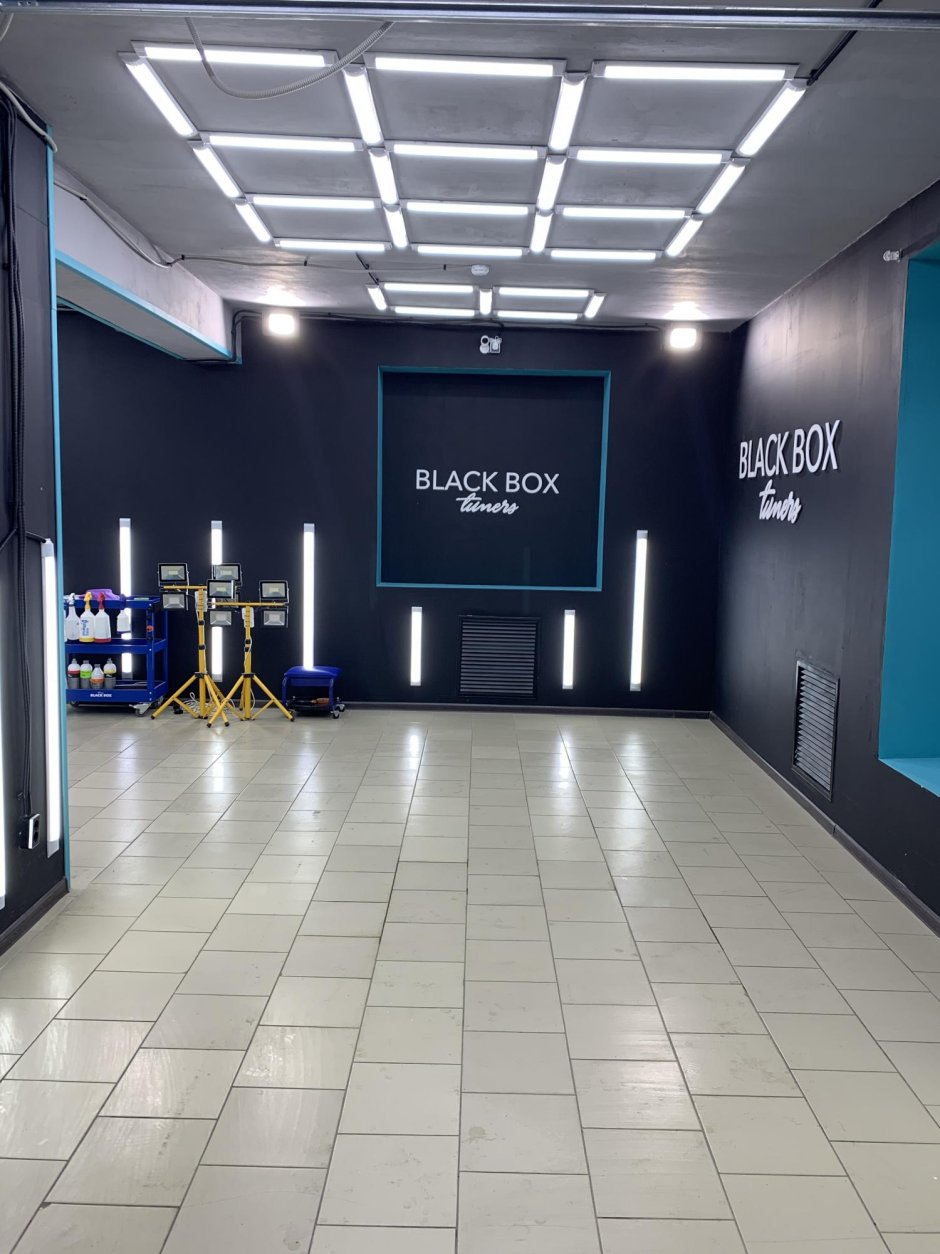 Освещение в детейлинг студии