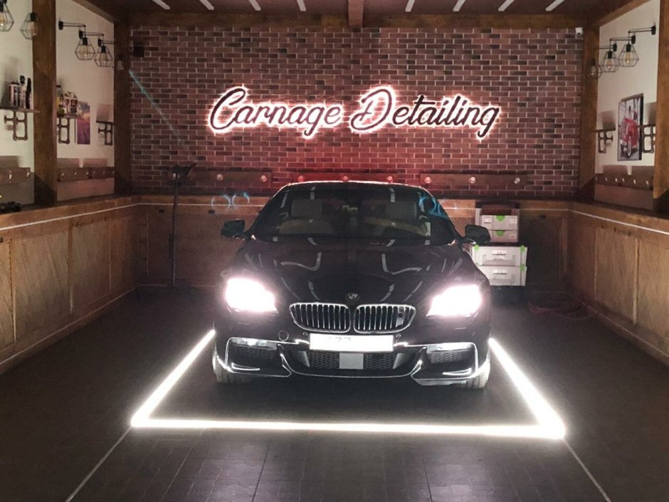 Освещение в детейлинг студии