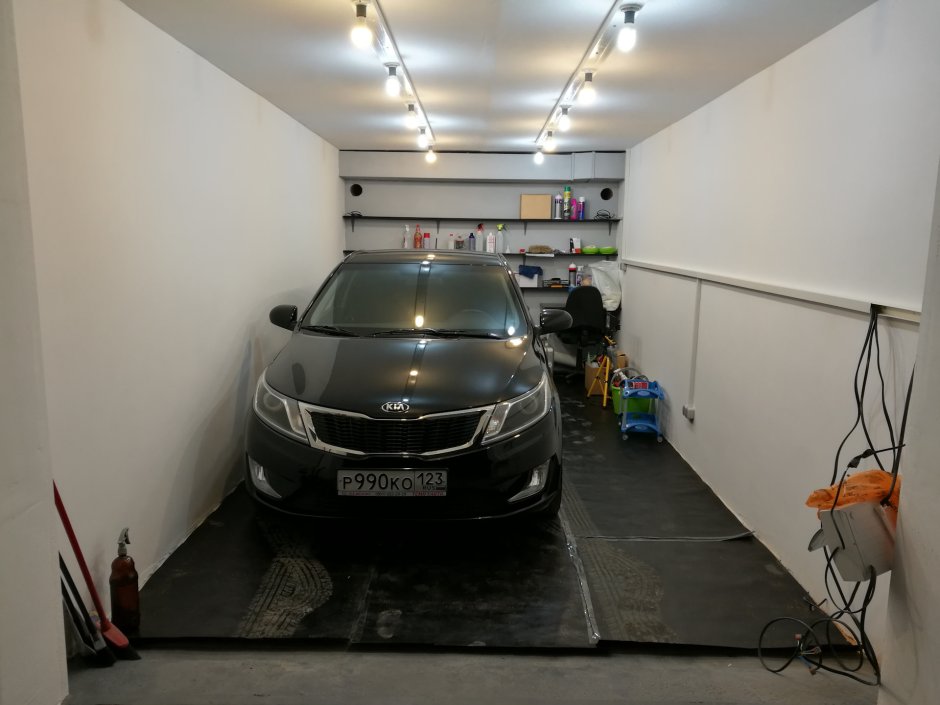 Освещение зеркалами в гараже