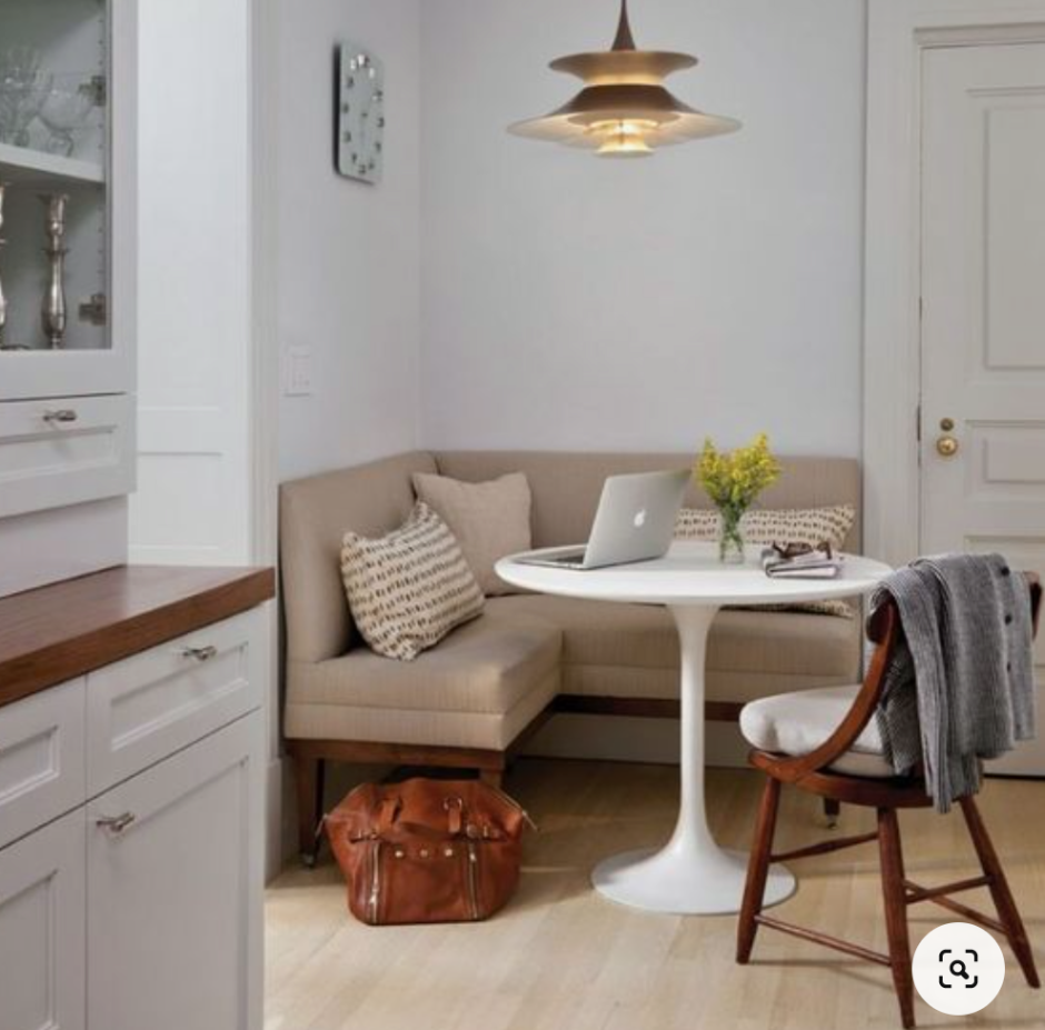 Диван на маленькой кухне