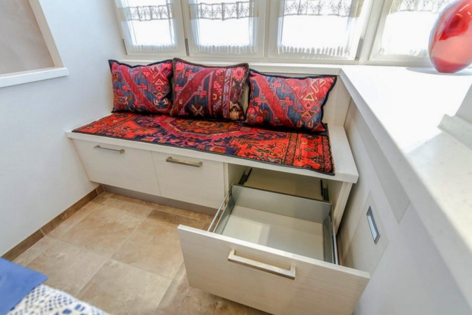 Диван на балкон с ящиком