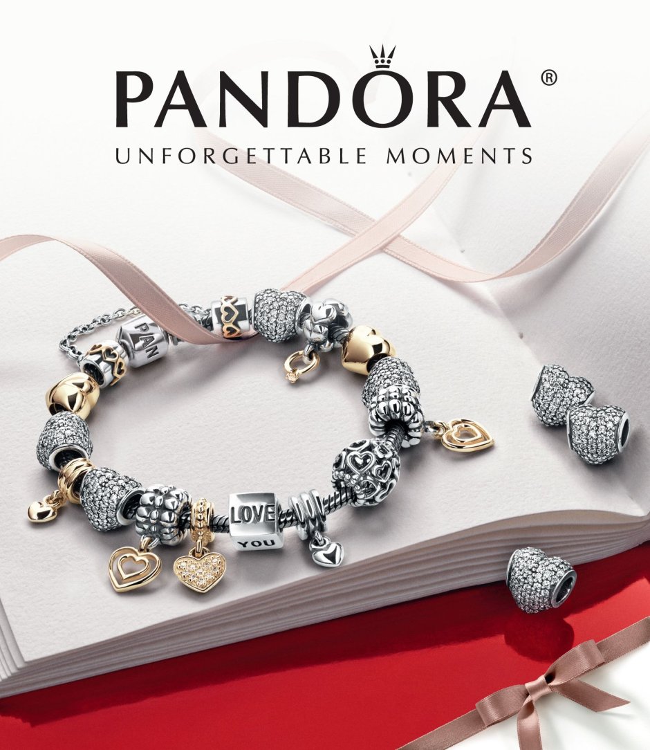 Мрамор на стене в гостиной