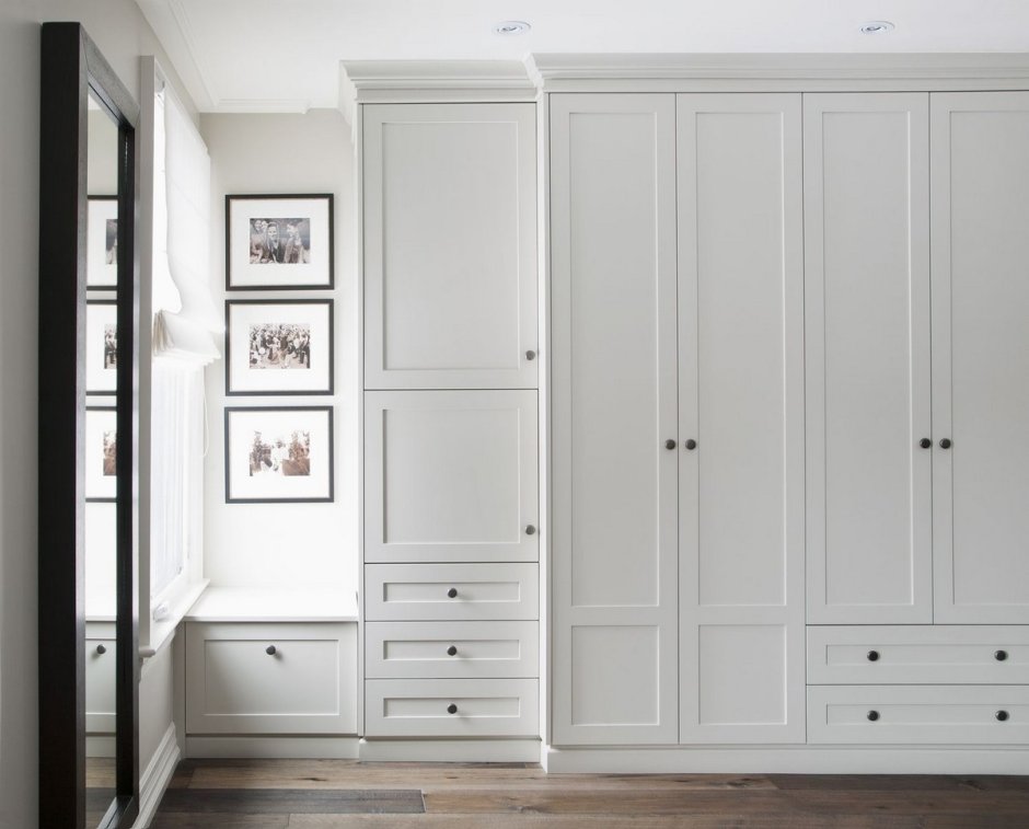 Комната подростка с белой мебелью