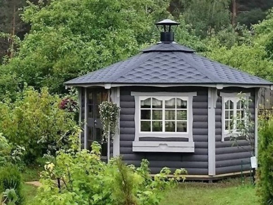 Беседка из серого сайдинга