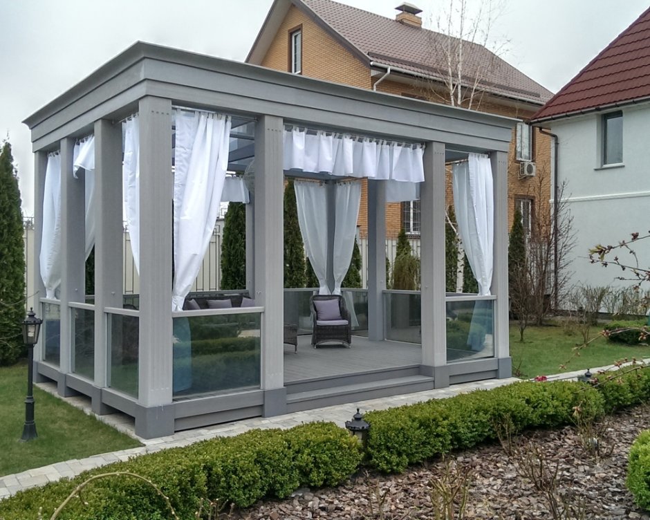 Стеклянная беседка