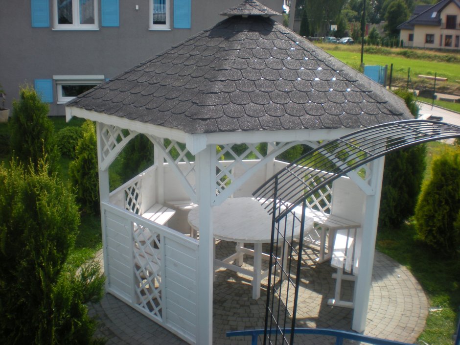 Шестигранная беседка из металла