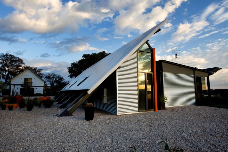 Фотообои в спальне на мансарде