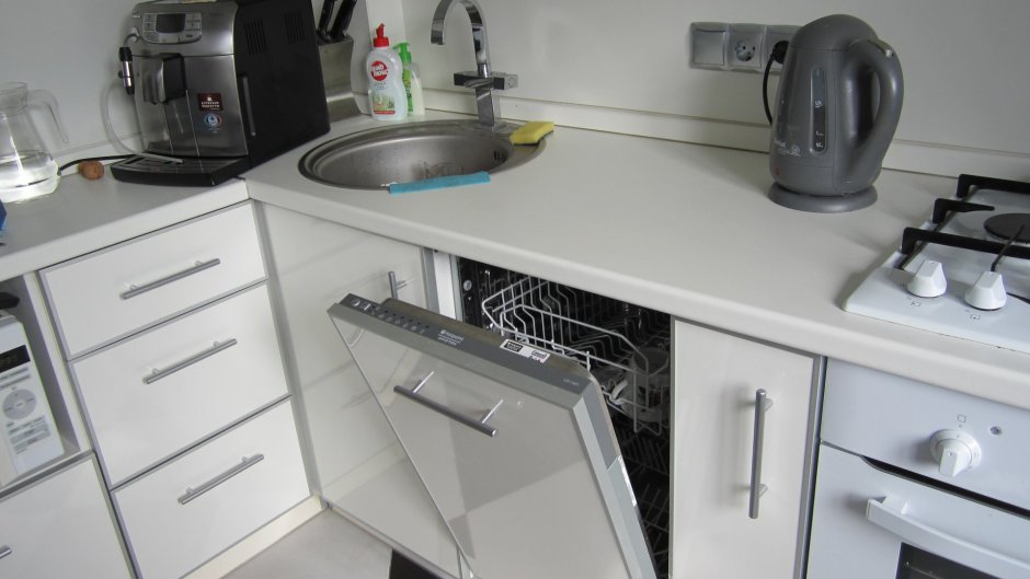 Встроенная посудомоечная машина