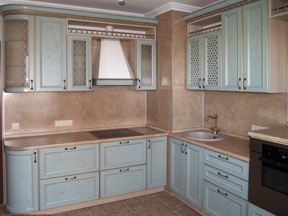 Кухня слоновая кость с золотом