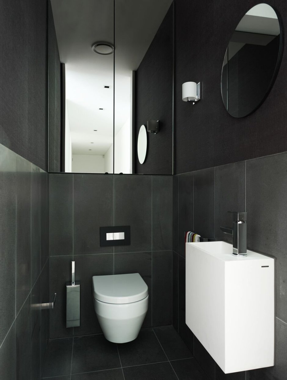 Шкаф над инсталляцией