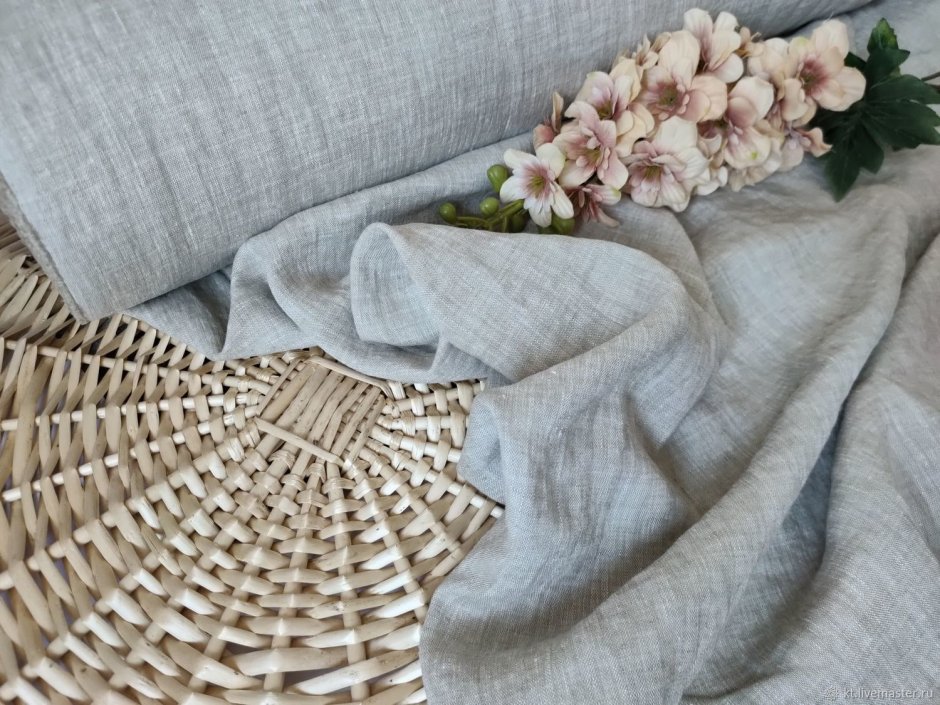 Обои под мешковину в интерьере спальни