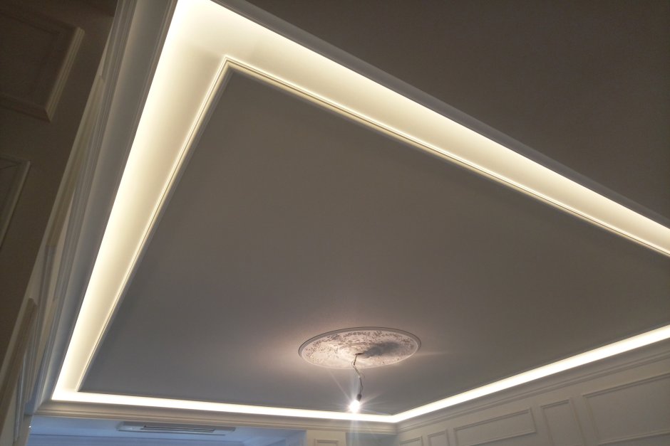 Тканевый натяжной потолок с подсветкой