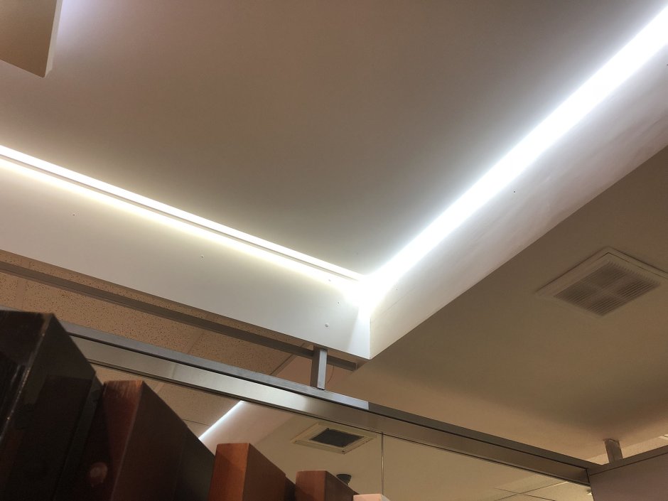 Контурная подсветка натяжного потолка