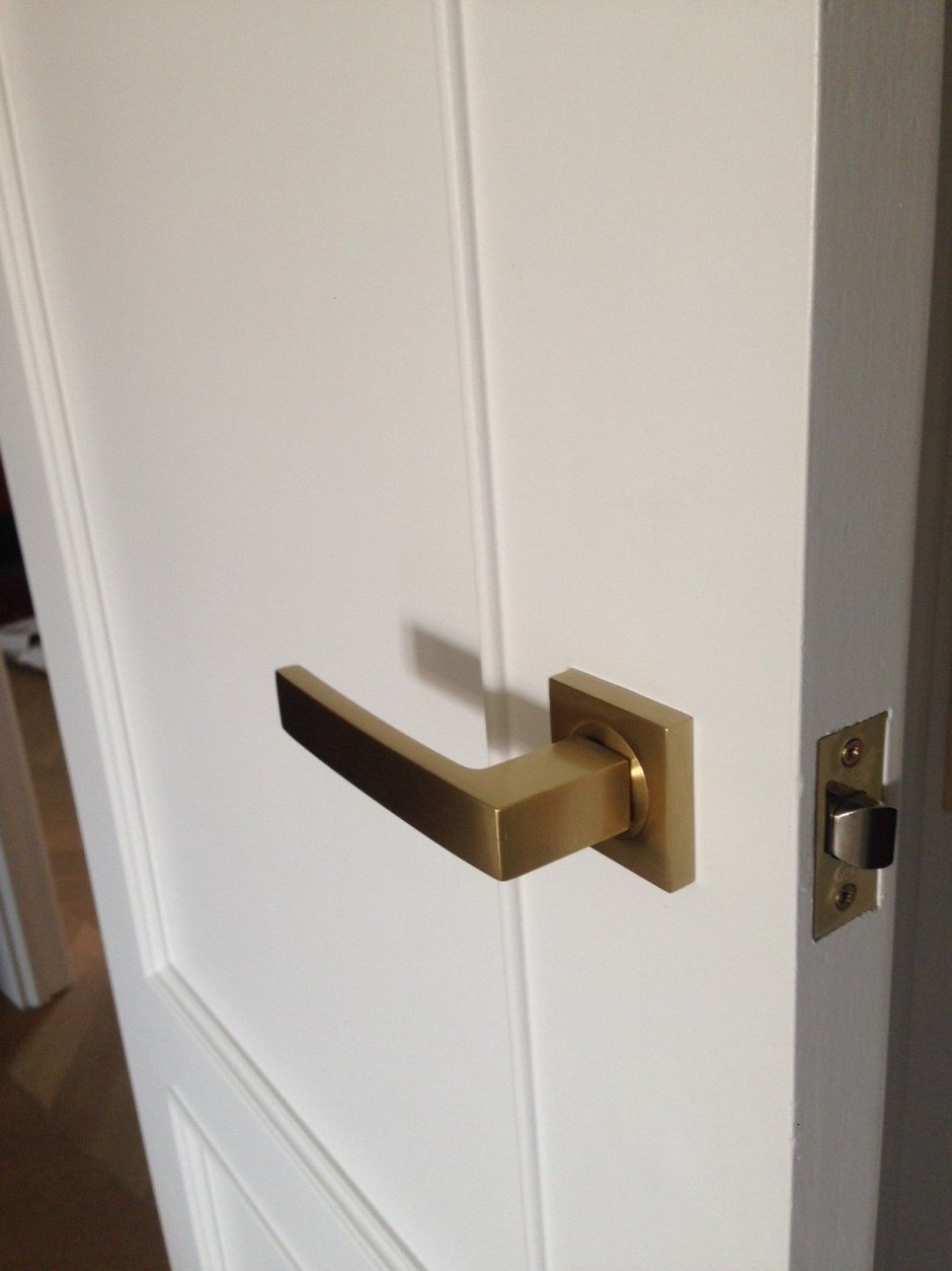 Шкаф вокруг двери