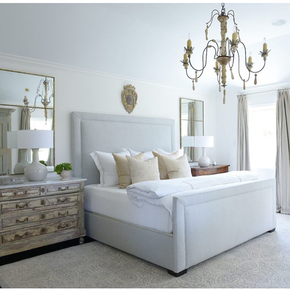 Сара Ричардсон изголовье кровати