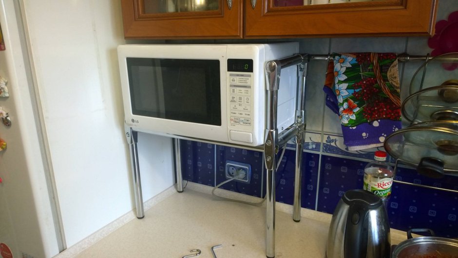 Угловая полка под микроволновку