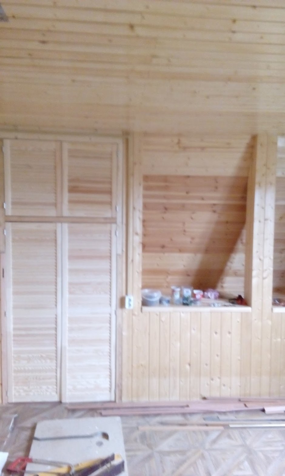 Встроенный шкаф на даче