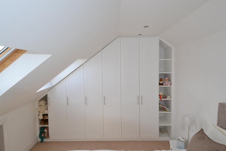 Шкаф на мансарде