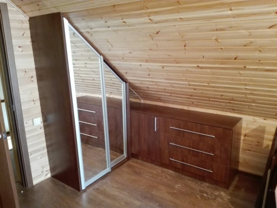 Мебель под Скат крыши