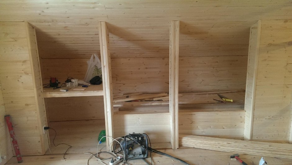 Встроенные шкафы на даче