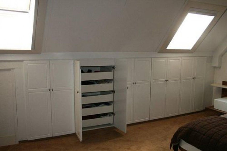 Встроенные ящики в мансарде