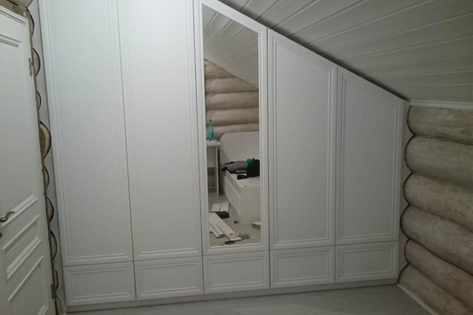 Стенка для мансарды