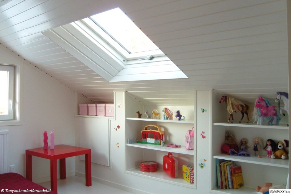 Встраиваемый шкаф на мансарде