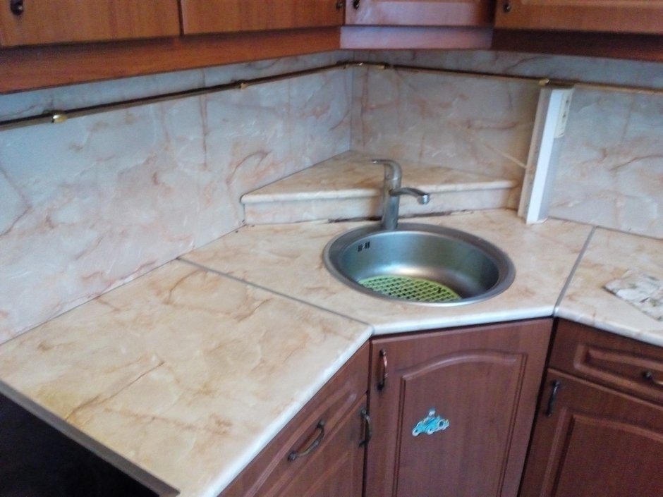 Стык столешницы для кухни