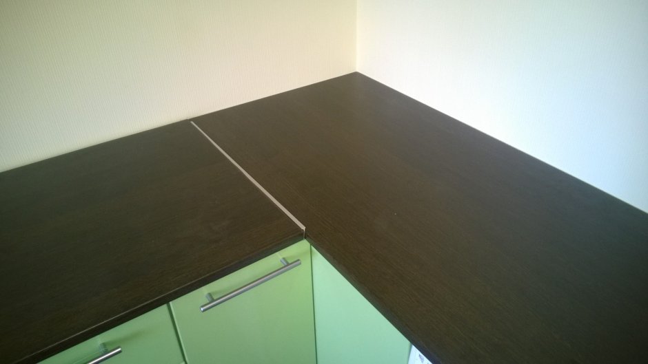 Стык столешницы