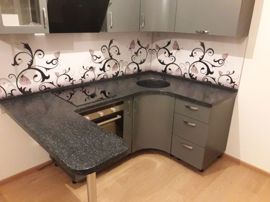 Кухонный гарнитур со столешницей