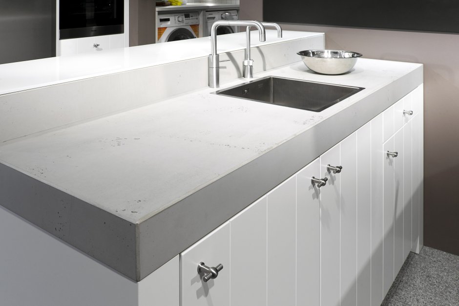Столешница выбеленный бетон кухни Мария