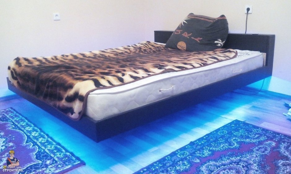 Кровать левитирующая из металла с подсветкой