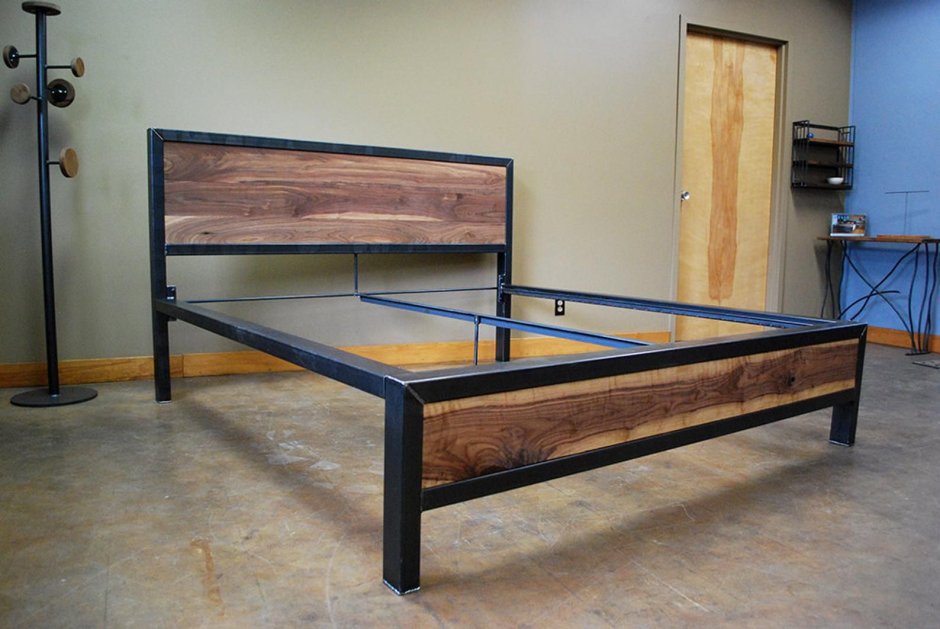 Кровать из профильной трубы лофт