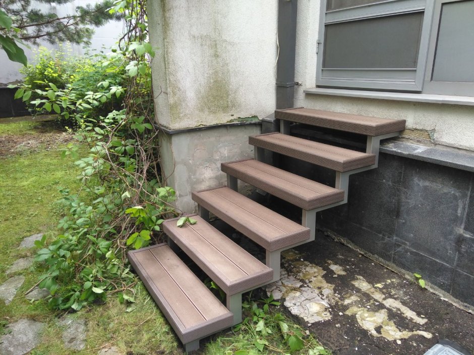 Деревянные ступеньки временные