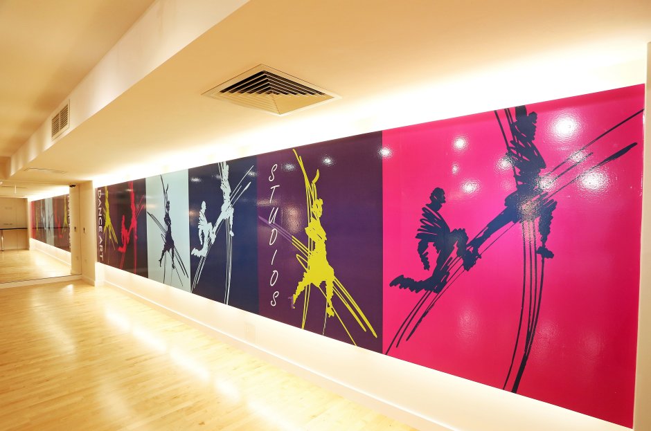 Роспись стен в танцевальном зале