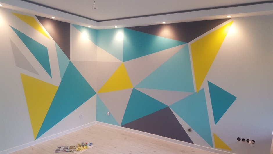 Геометрические фигуры на стене в детской
