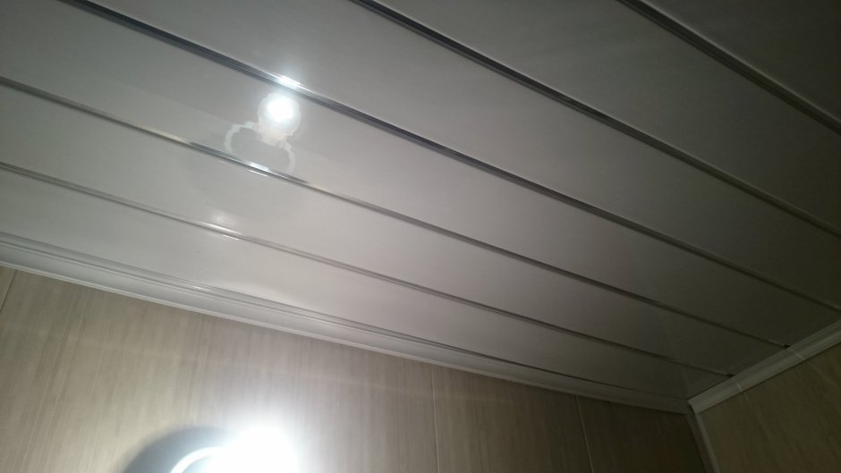 Потолок из панелей ПВХ