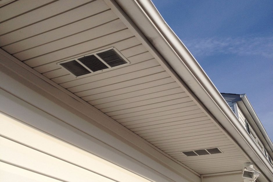 Вентиляция крыши через софиты