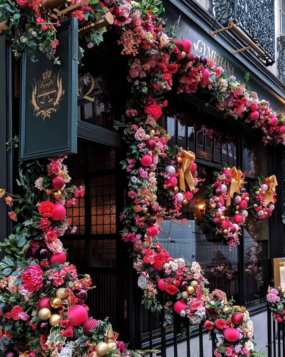 Фасады украшенные цветами